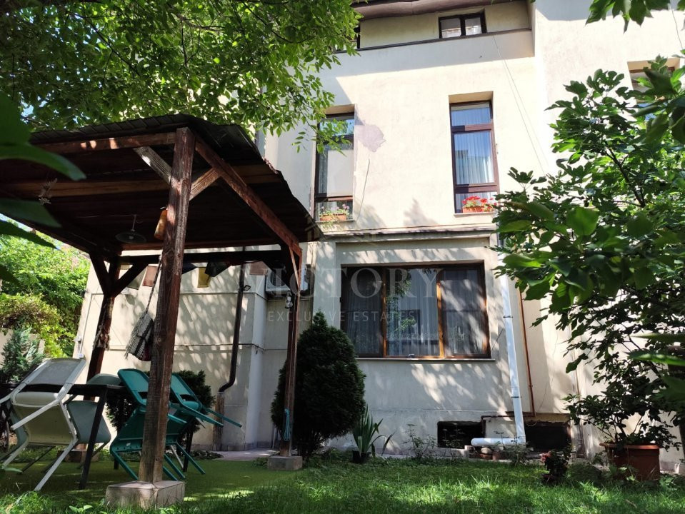 Apartament cochet într-o vilă interbelică 