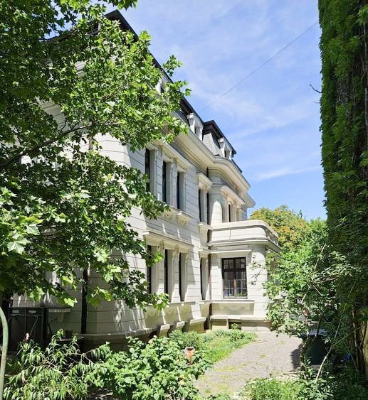 VILA || GRADINA ICOANEI ||