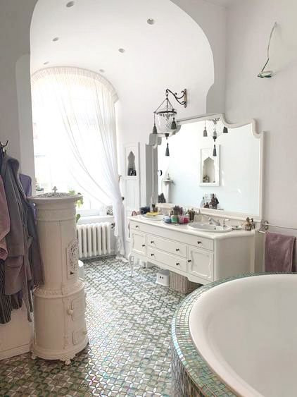 VILA || GRADINA ICOANEI ||