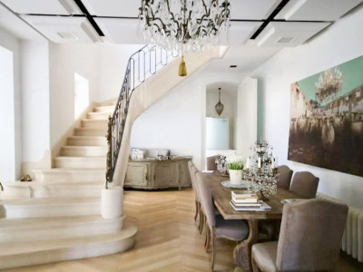 VILA || GRADINA ICOANEI ||