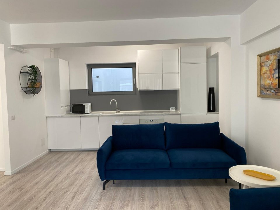 Unirii || garsonieră spațioasă 50 mp, bloc nou || centrală proprie, metrou