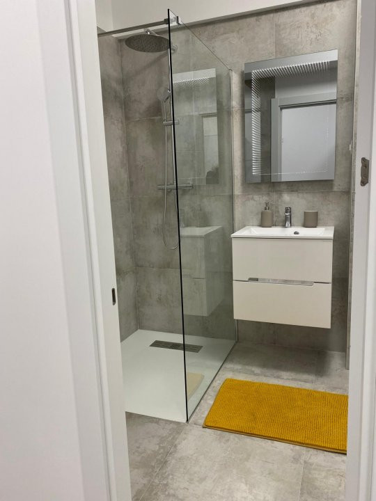 Unirii || garsonieră spațioasă 50 mp, bloc nou || centrală proprie, metrou