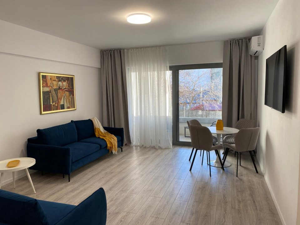 Unirii || garsonieră spațioasă 50 mp, bloc nou || centrală proprie, metrou