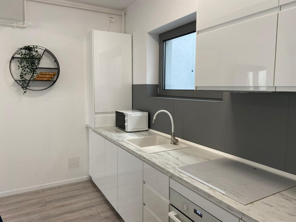 Unirii || garsonieră spațioasă 50 mp, bloc nou || centrală proprie, metrou