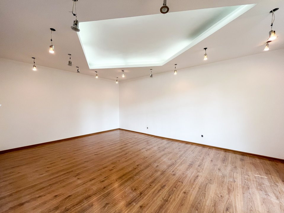 VILA DESTINATII MULTIPLE || SPATIU COMERCIAL || BIROURI || RESTAURANT 