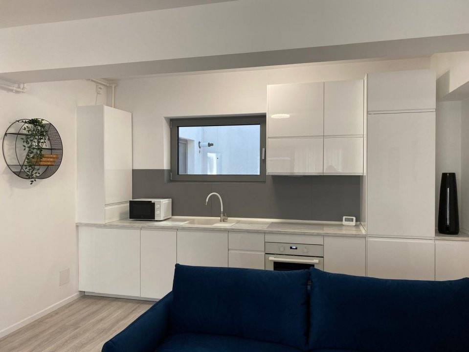 Unirii || garsonieră spațioasă 50 mp, bloc nou || centrală proprie, metrou