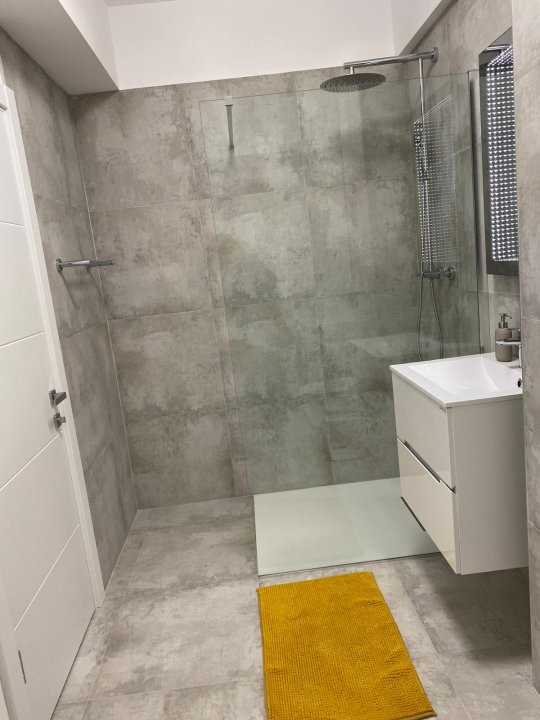 Unirii || garsonieră spațioasă 50 mp, bloc nou || centrală proprie, metrou