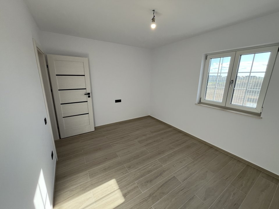 VILA COCHETA || CREVEDIA || 3 CAMERE CONFORT MODERN