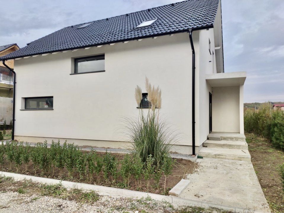 VILA IN LIZIERA PADURII || DEZVOLTATOR || 5 CAMERE