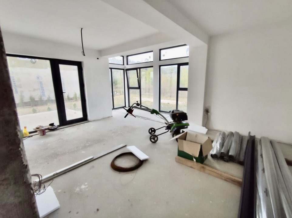 VILA IN LIZIERA PADURII || DEZVOLTATOR || 5 CAMERE