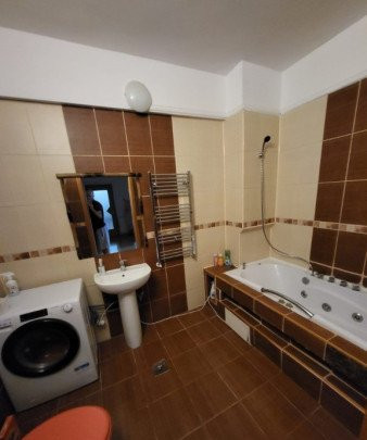 Apartament 3 camere || metrou Straulesti
